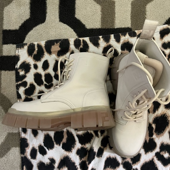 Worn 2x Fendi combat boots. Size 38 - Picture 3 of 6